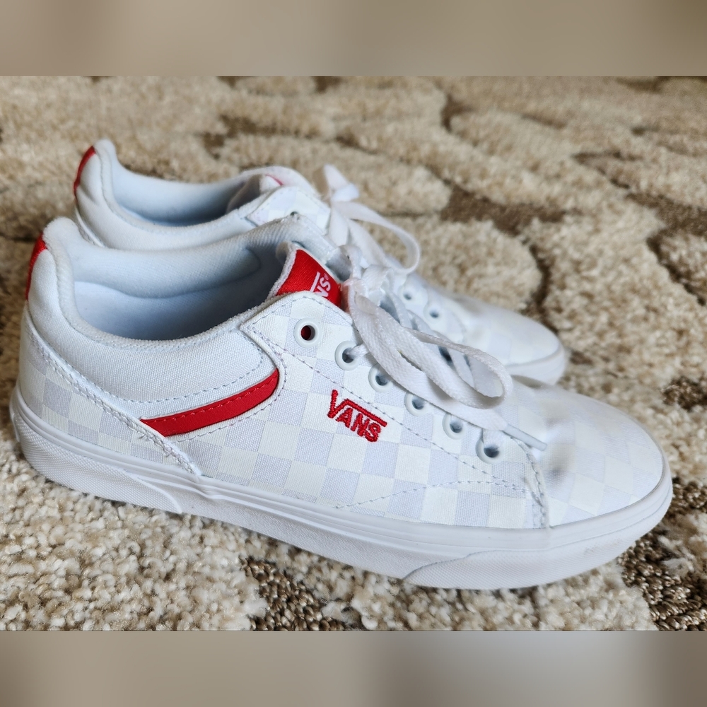 VANS White checkered w/ Red accent Worn briefly Good condition Sz 7.5